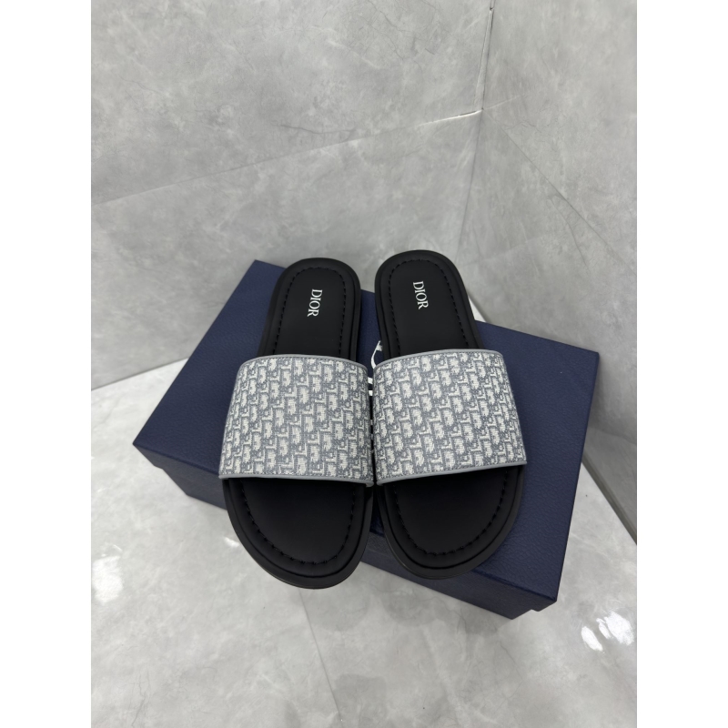 ch**an D*or slippers